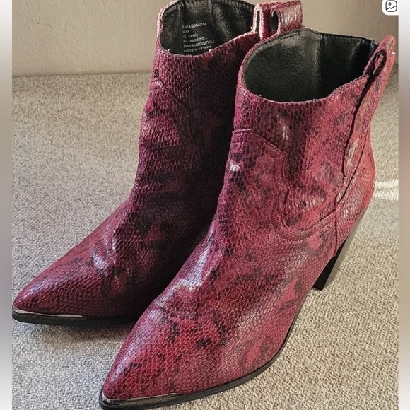 Steve Madden Shoes - Steve Madden Women’s Red Snake Print Ankle Boots Size 10